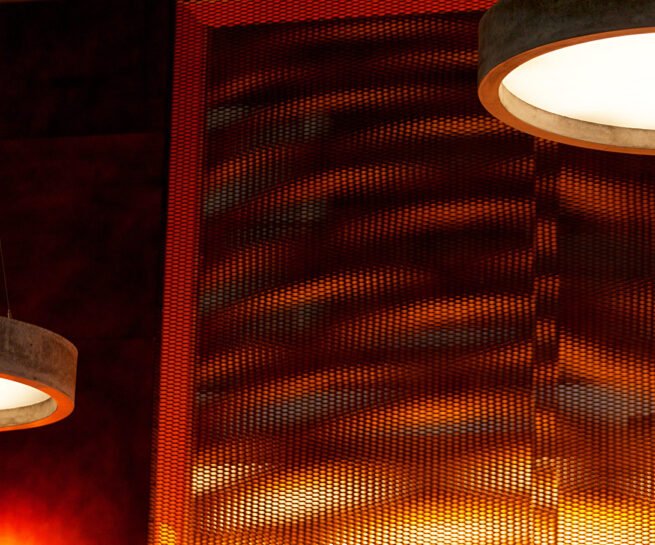 Euroluce - Milano: Dettaglio illuminazione e parete corten