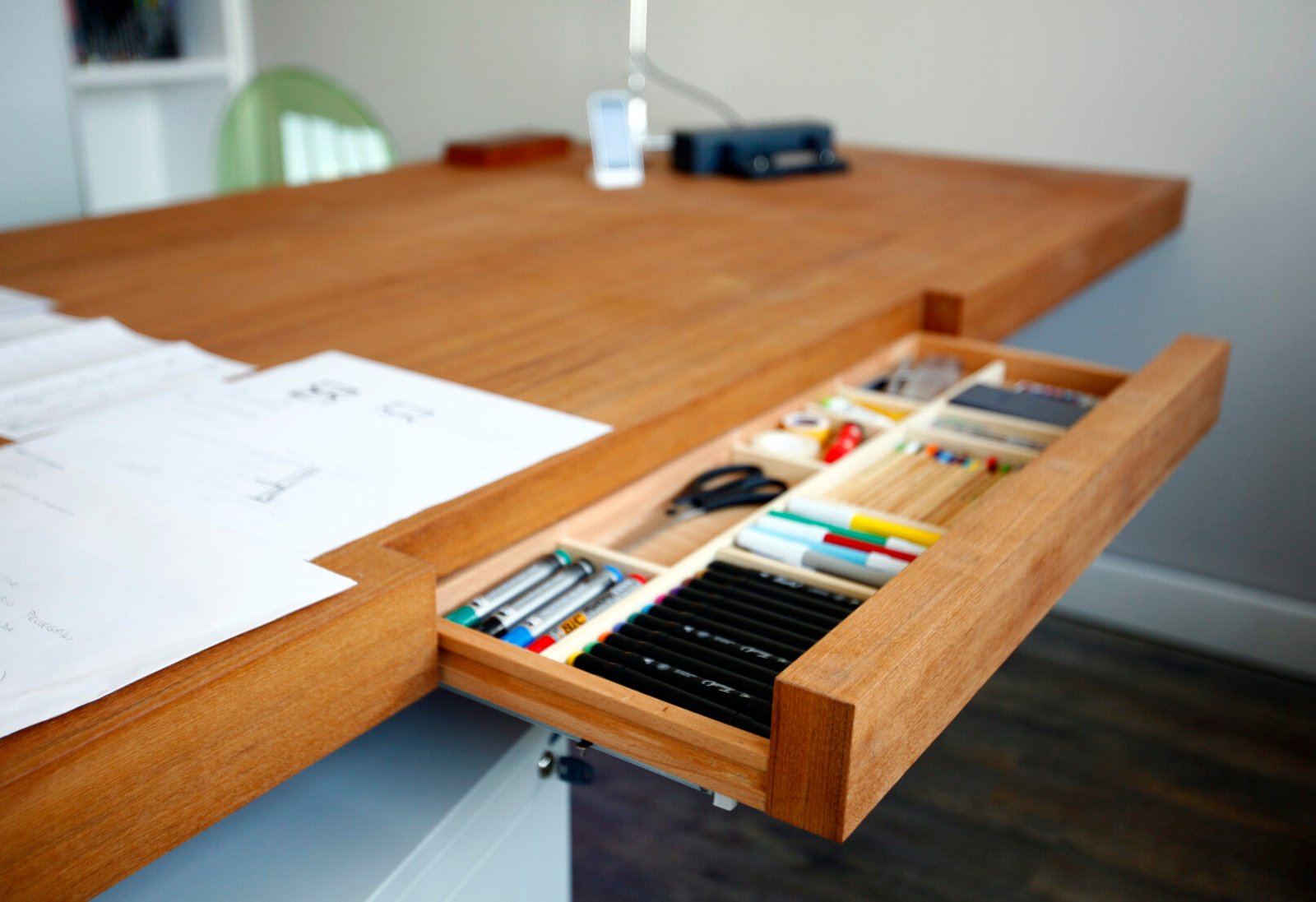 taVolo scrivania sospesa - cassetto a scomparsa