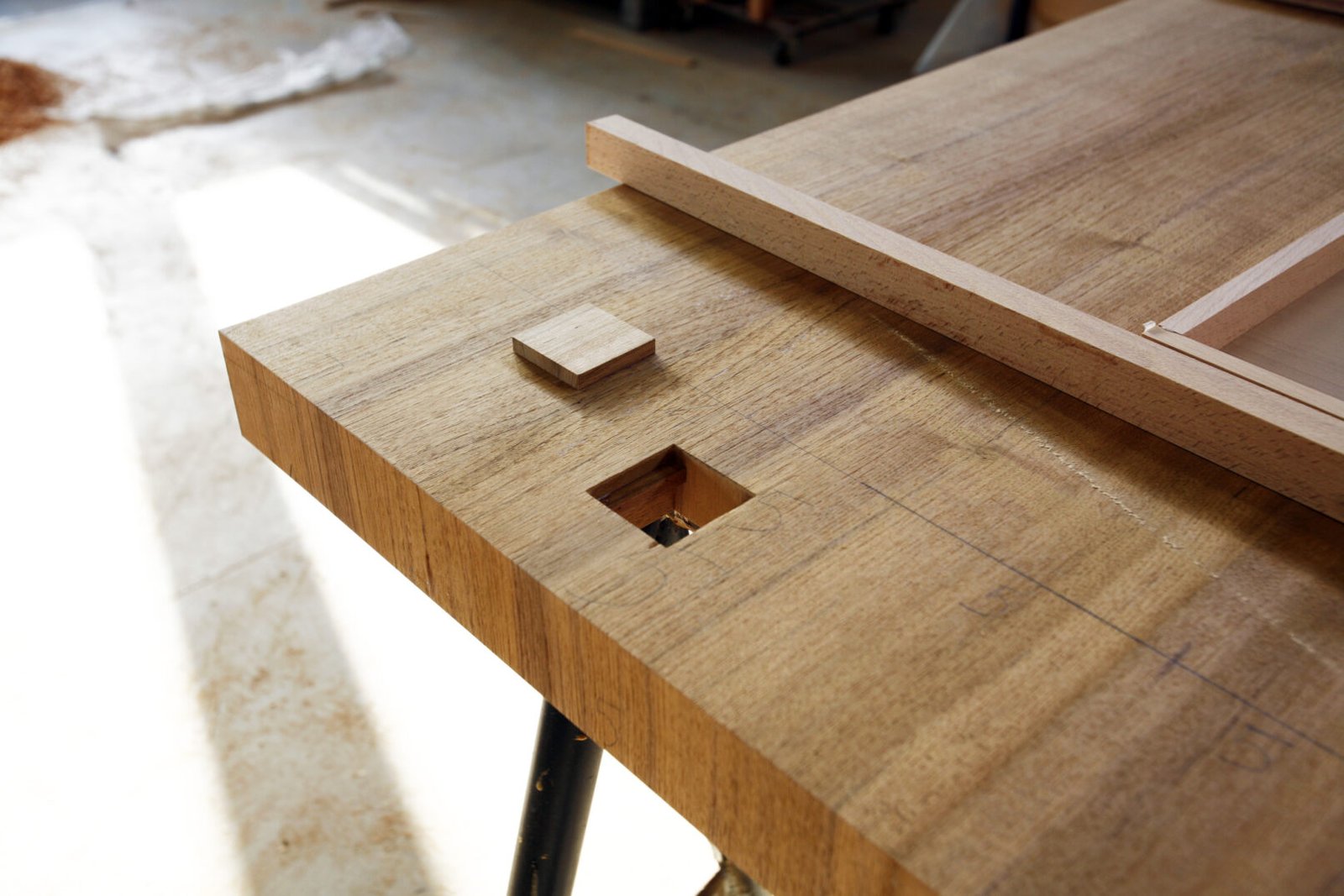 fase di lavorazione del foro che alloggia il tubolare di supporto